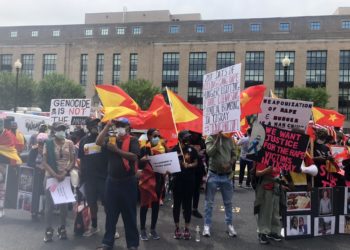 Washingtonian Tegaru protesting in front of the VOA building in DC demanding they cover #TigrayGenocide. The photo was posted on Twitter on June 2, 2021 by Rahel Tigraweyti (ሃገረ ዓባይ ትግራይ) @RYifter.